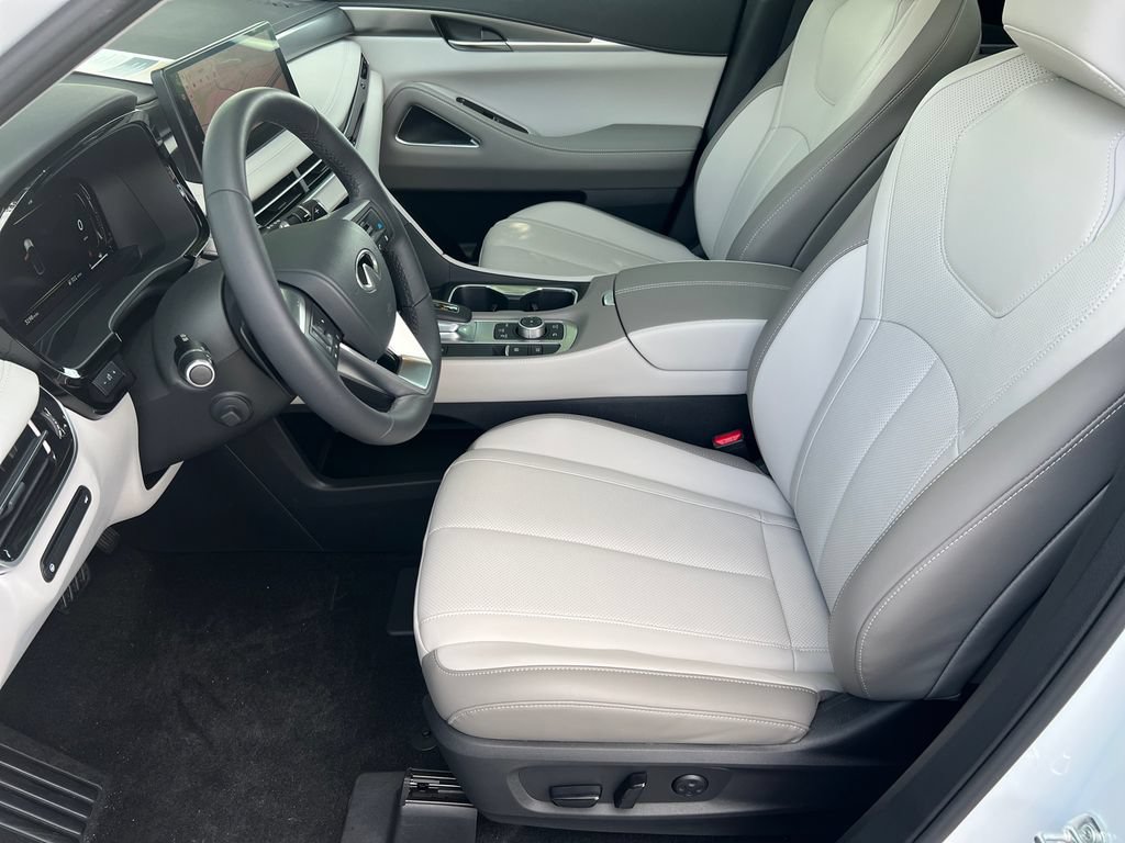Certified 2026 INFINITI QX60 Luxe w/ Cargo Package FWD image 9