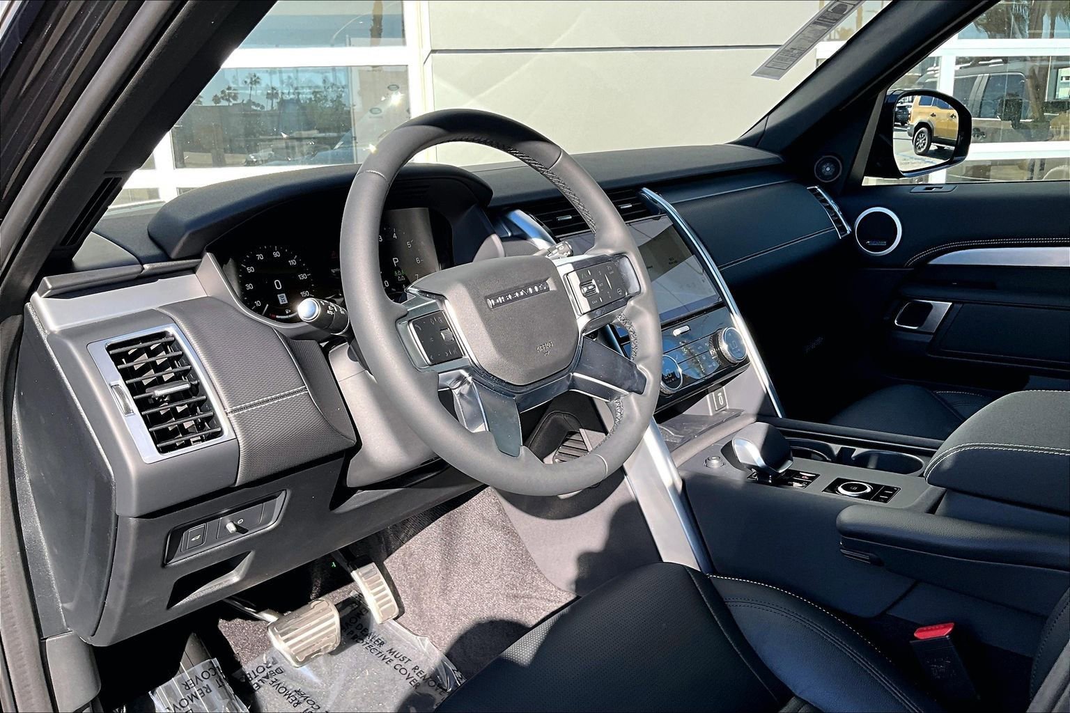 New 2026 Land Rover Discovery Dynamic SE image 6