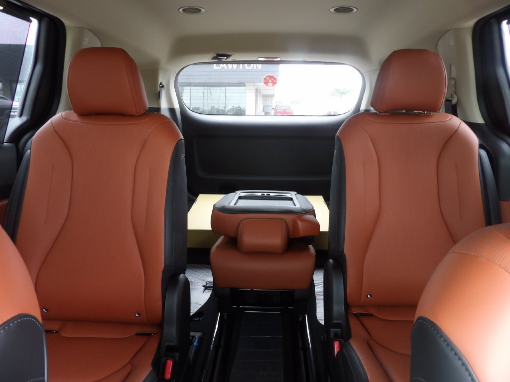 New 2026 Kia Carnival EX FWD image 25