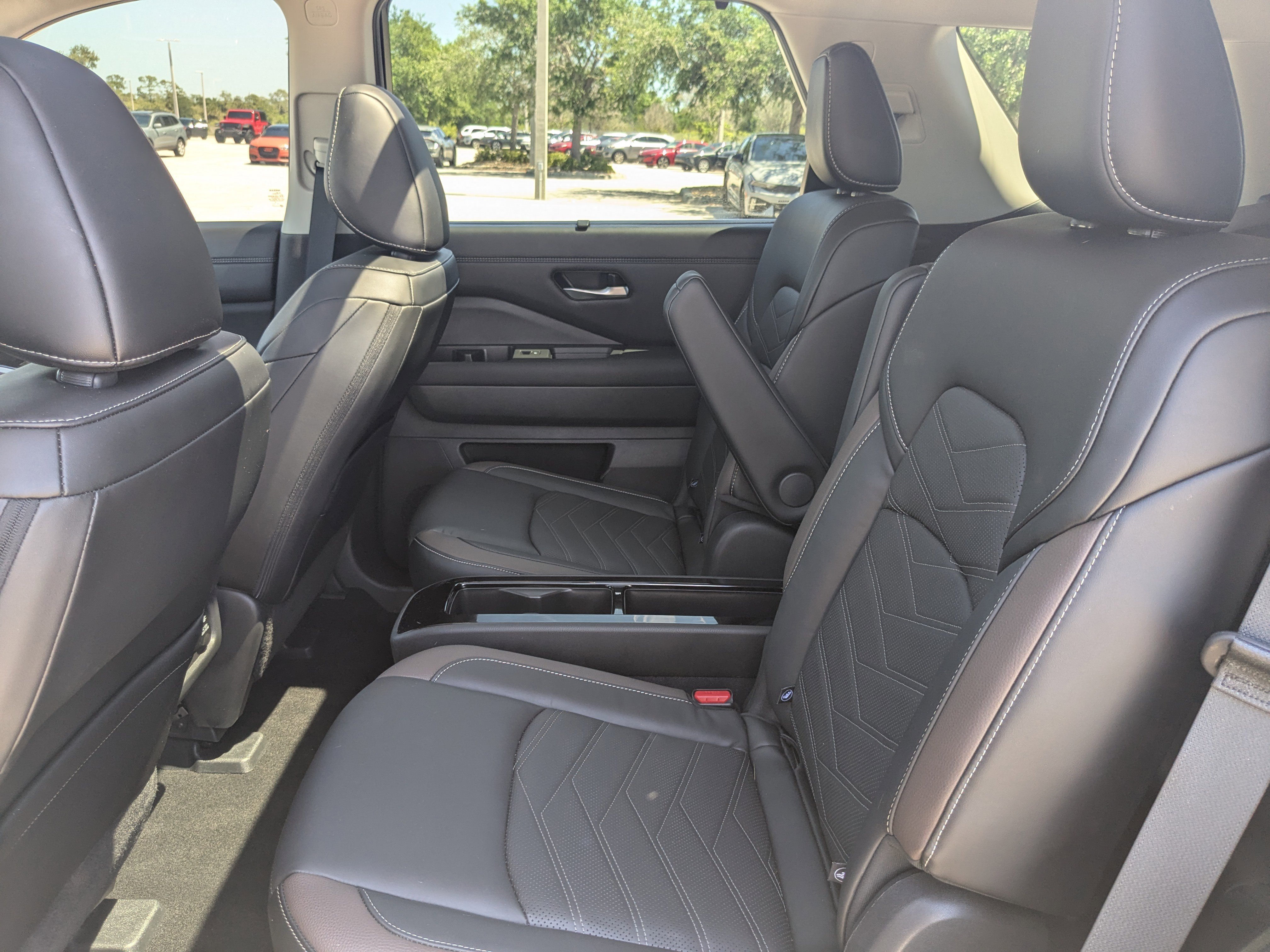 Used 2024 Nissan Pathfinder Platinum FWD image 17