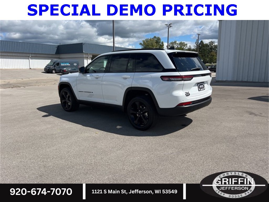 New 2025 Jeep Grand Cherokee Altitude image 12