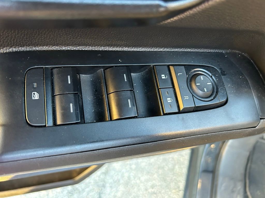Certified 2025 Toyota Tacoma SR5 AWD/4WD image 17