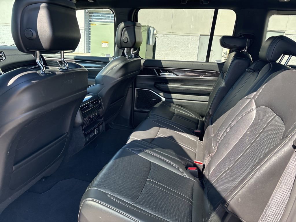 Used 2023 Jeep Wagoneer 4WD w/ Premium Group I image 9
