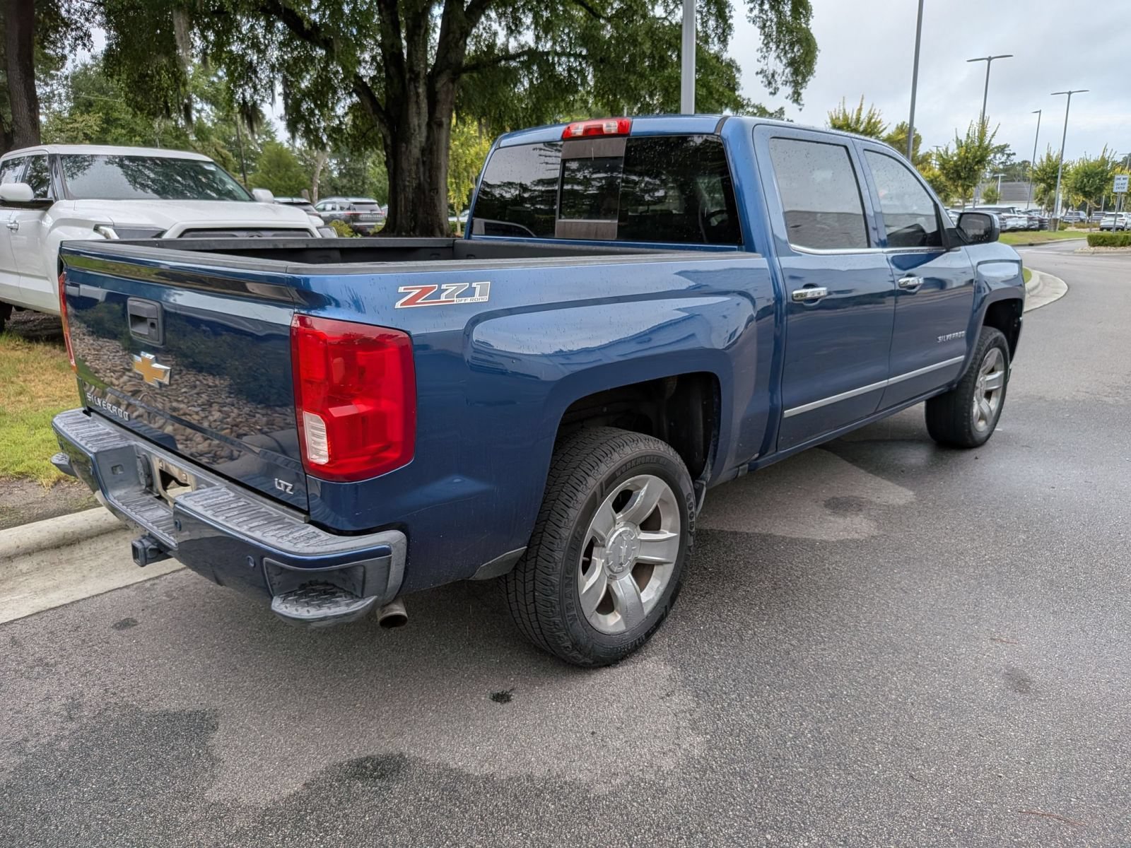 Used 2017 Chevrolet Silverado 1500 LTZ Z71 w/ LTZ Plus Package AWD/4WD image 3