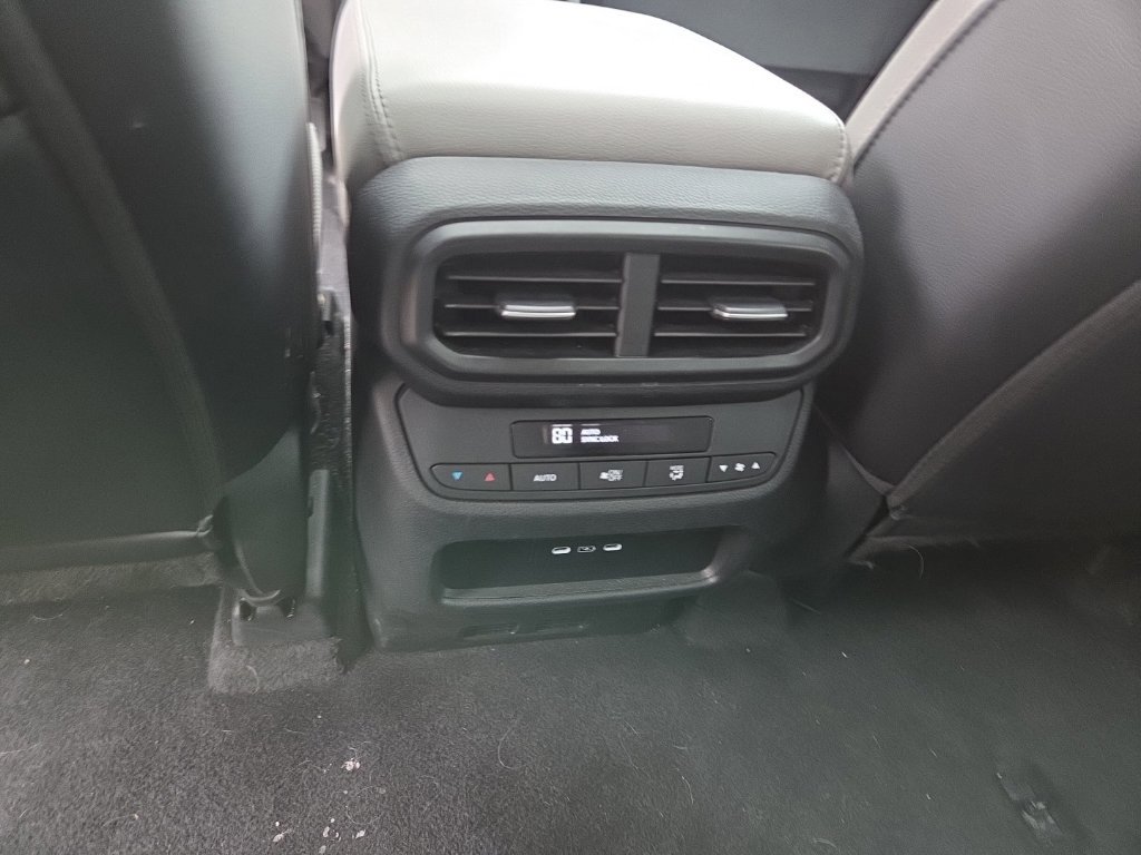 Used 2024 Honda Pilot Touring image 21