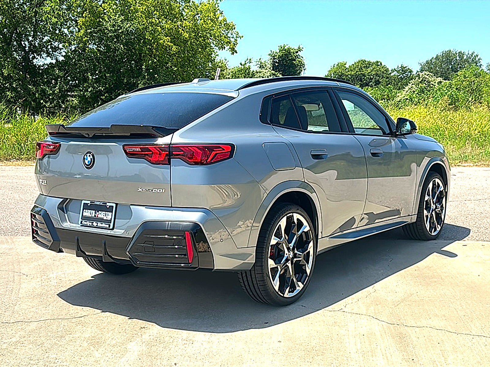 New 2026 BMW X2 xDrive28i w/ Technology Package AWD/4WD image 8
