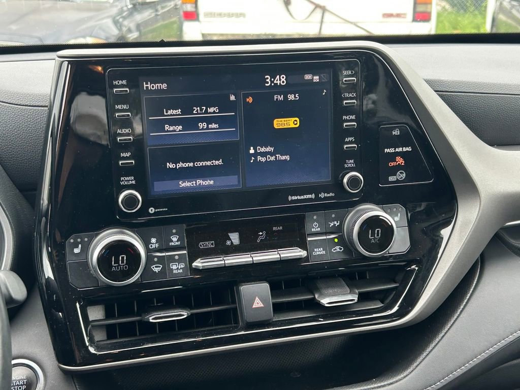 Used 2020 Toyota Highlander XLE FWD image 22