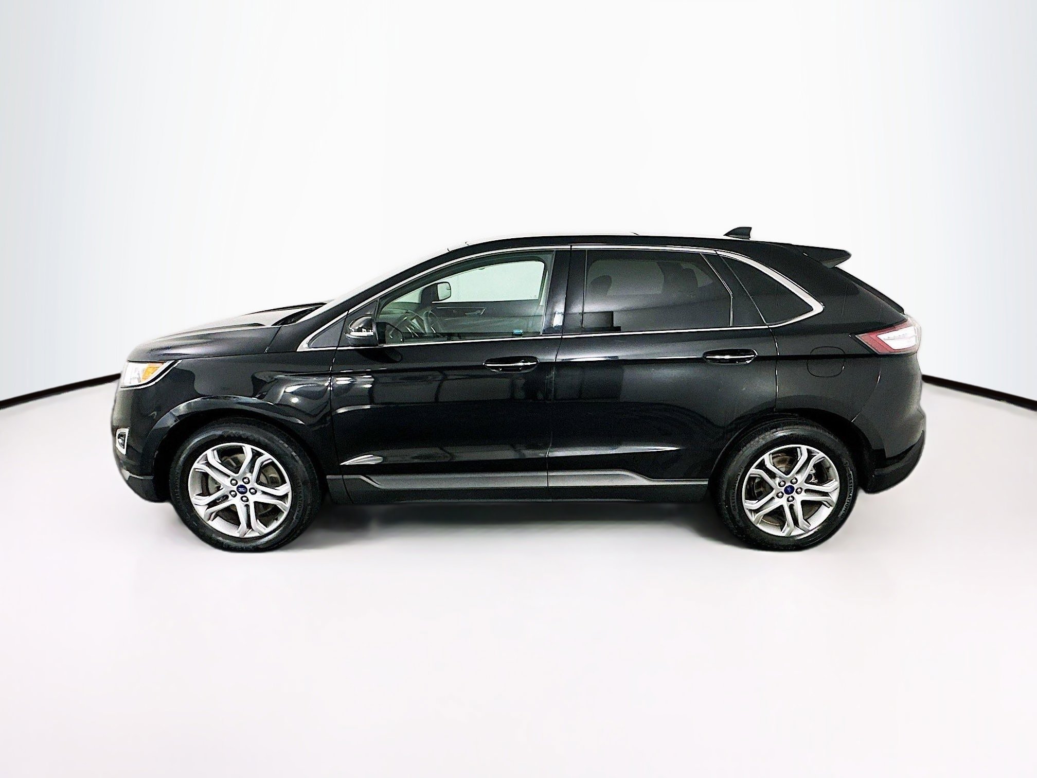 Used 2015 Ford Edge Titanium FWD image 4