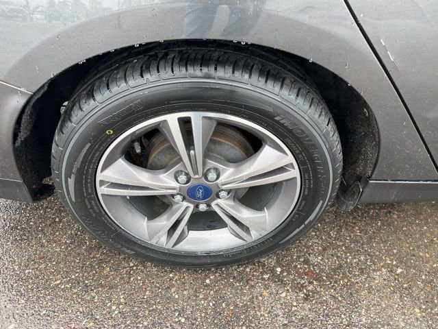 Used 2018 Ford Focus SE w/ SE Appearance Package FWD image 24