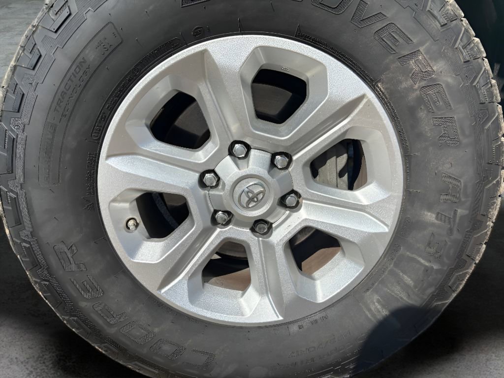 Used 2019 Toyota 4Runner SR5 AWD/4WD image 9