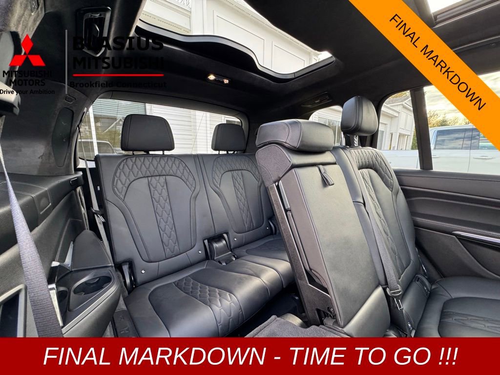 Used 2025 BMW X7 M60i w/ Climate Comfort Package image 18