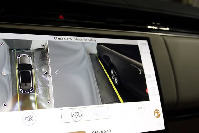 Used 2025 Land Rover Range Rover SE image 28