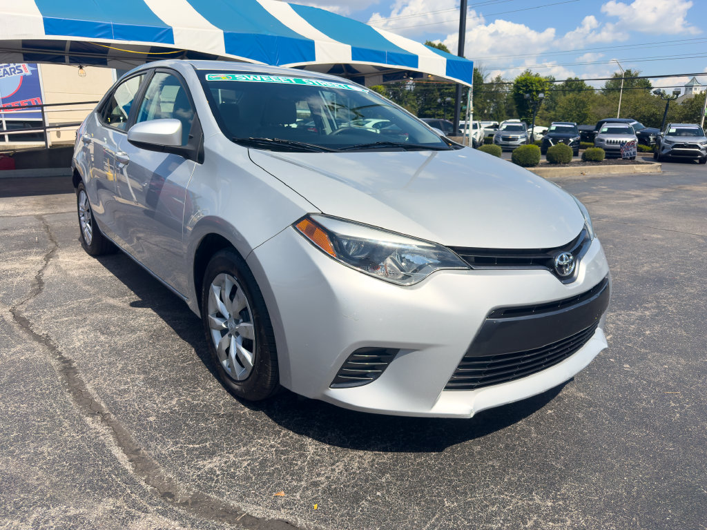 Used 2015 Toyota Corolla LE FWD image 2