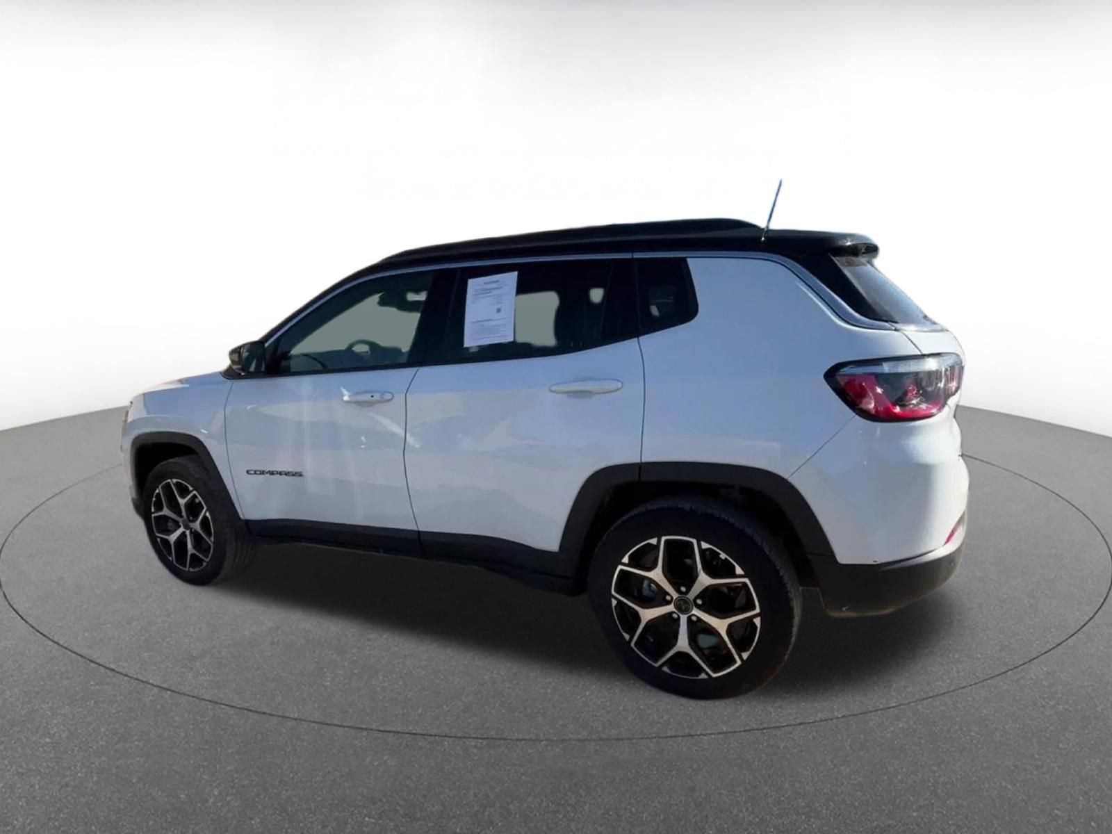 Used 2025 Jeep Compass Limited AWD/4WD image 10