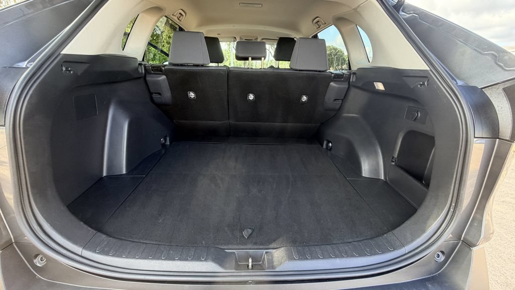 Used 2025 Toyota RAV4 XLE FWD image 28