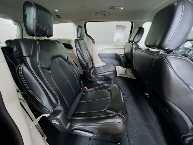 Used 2024 Chrysler Pacifica Touring-L FWD image 41