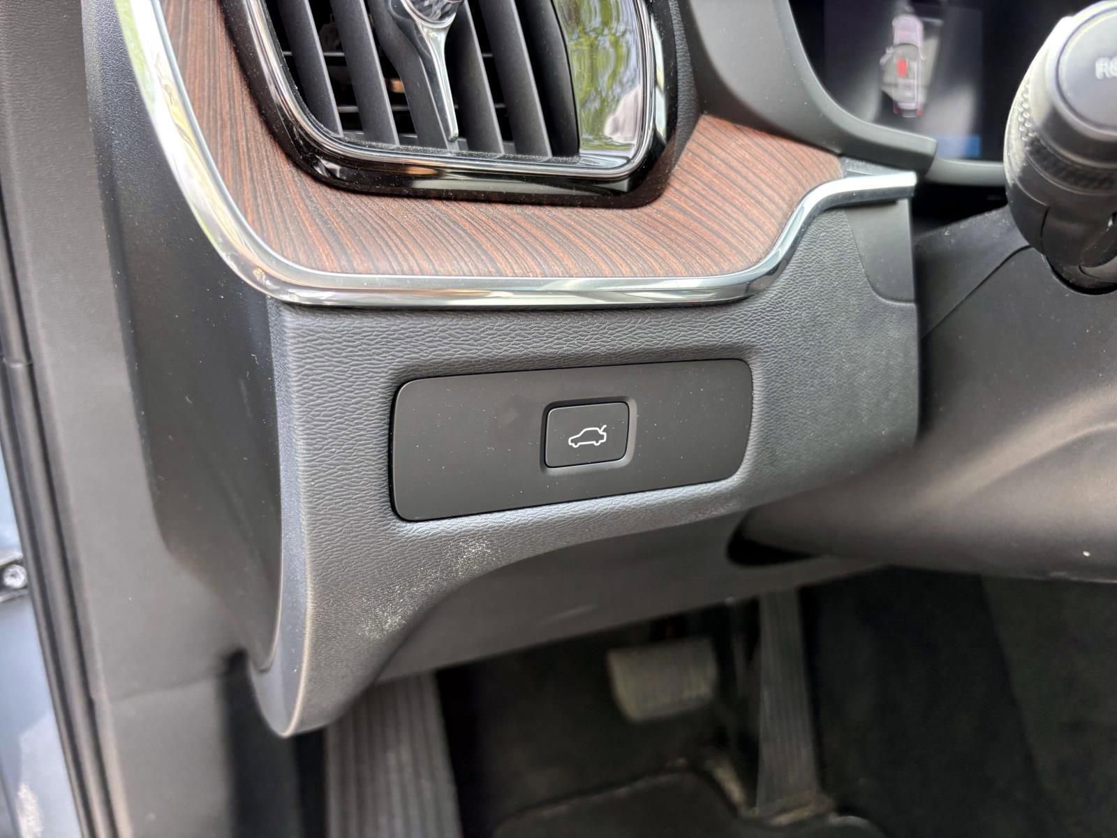 Used 2023 Volvo XC60 B5 Plus w/ Climate Package image 14