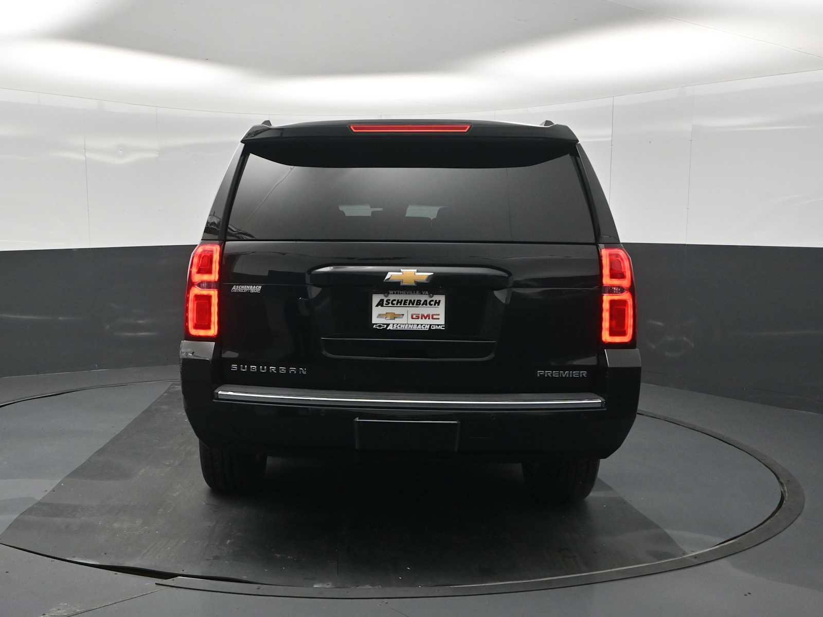 Used 2019 Chevrolet Suburban Premier AWD/4WD image 8