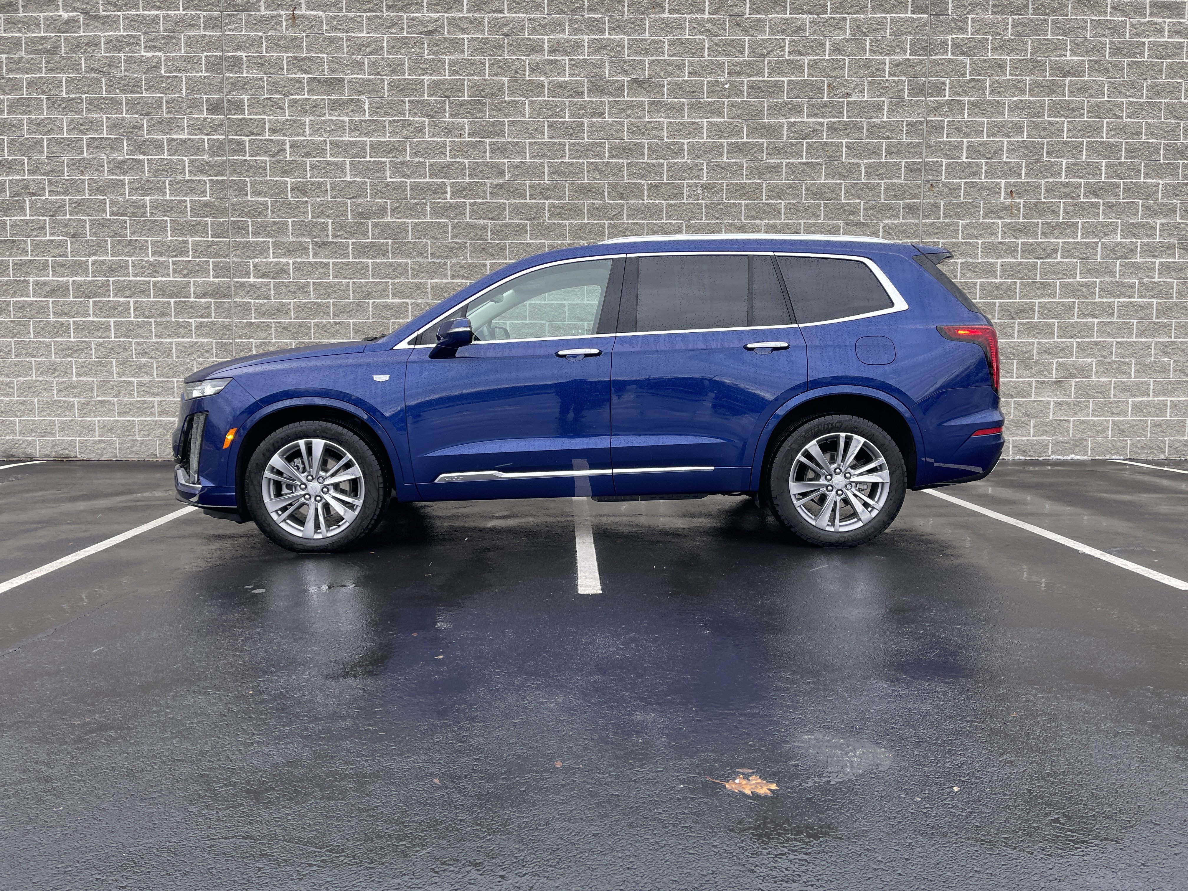 Certified 2023 Cadillac XT6 Premium Luxury w/ Technology Package image 2