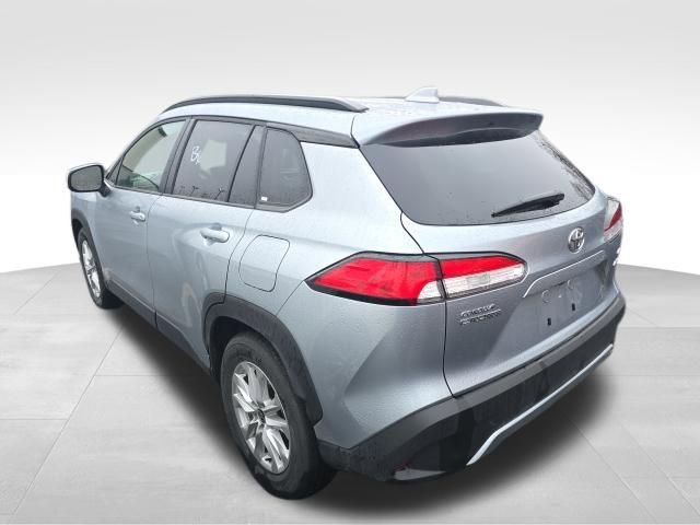 Used 2024 Toyota Corolla Cross LE image 3