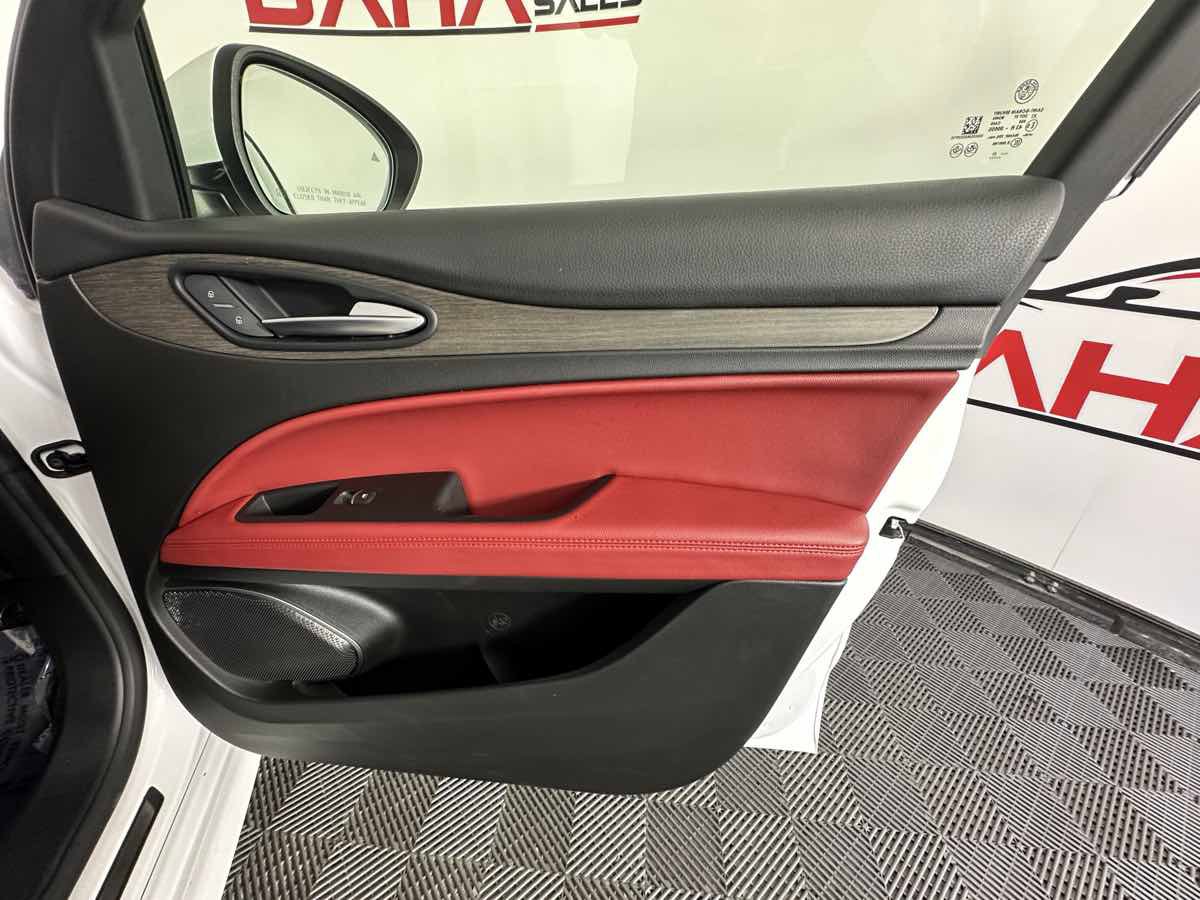 Used 2021 Alfa Romeo Stelvio Ti w/ Active Assist 2 Package TI image 18