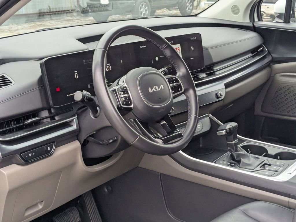Used 2025 Kia Carnival image 14