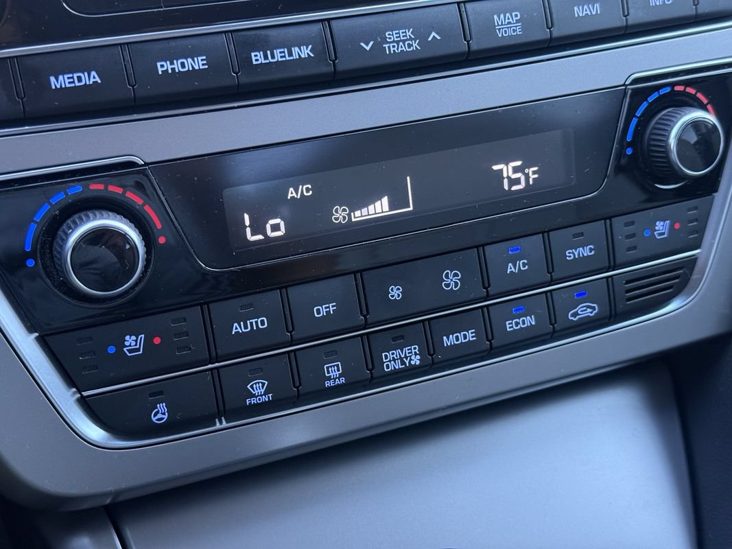 Used 2016 Hyundai Sonata Limited w/ Option Group 02 FWD image 16