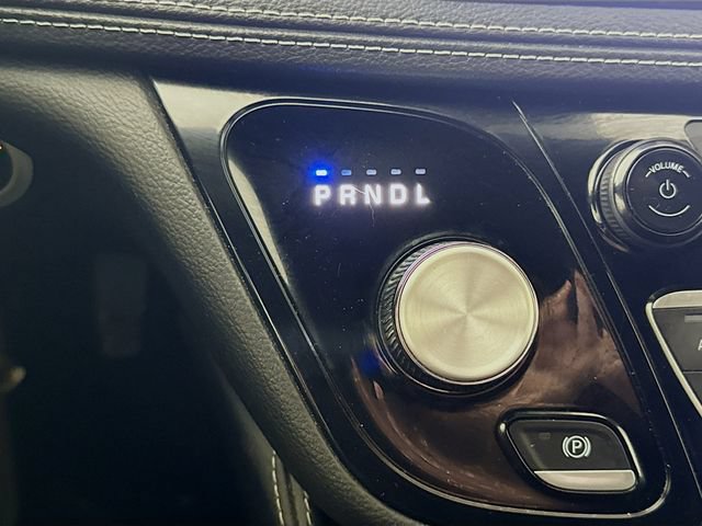 Used 2025 Chrysler Pacifica Limited FWD image 17