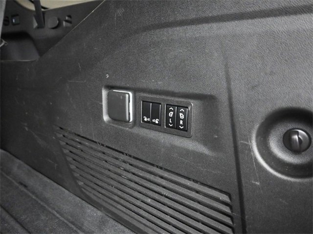 Used 2023 Chevrolet Suburban Z71 w/ Luxury Package image 39