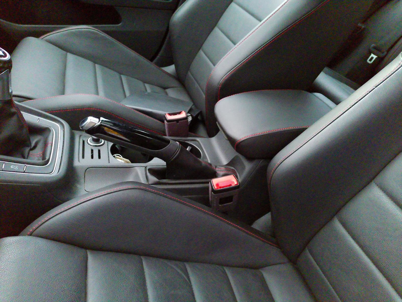 Used 2017 Volkswagen GTI SE image 25