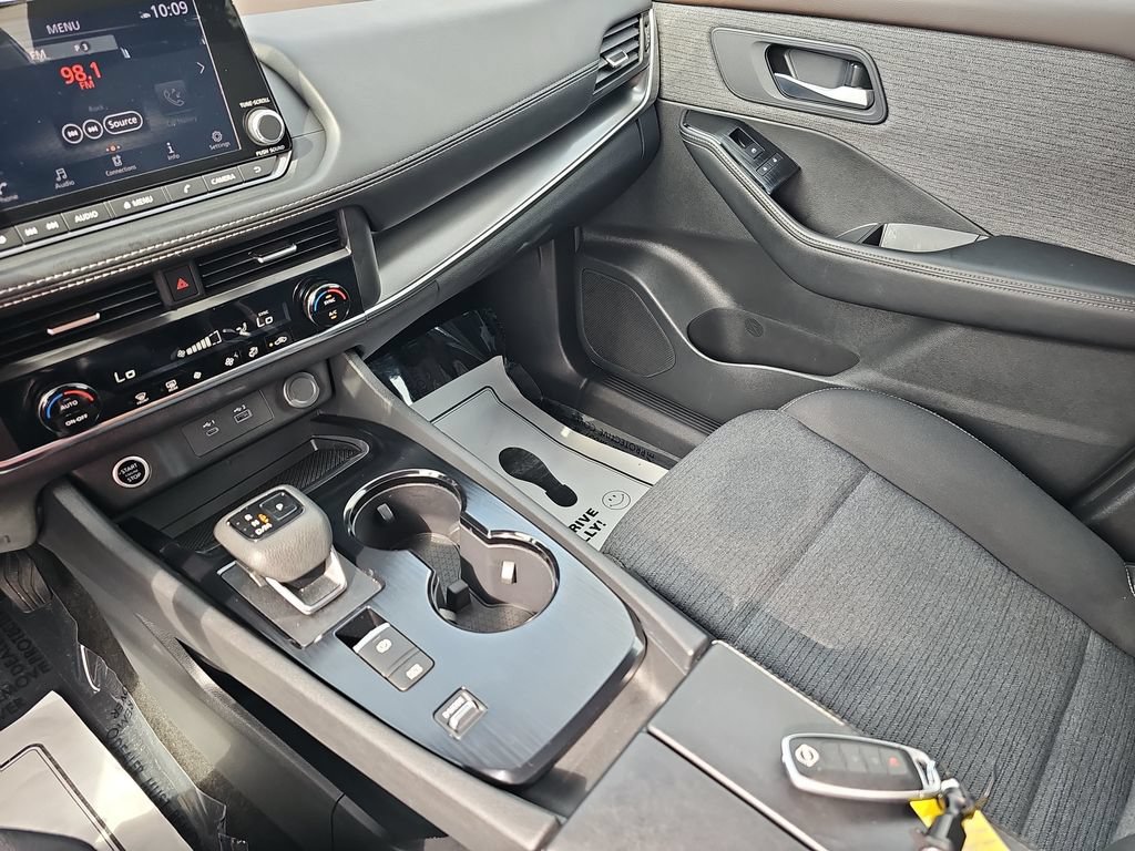 Used 2023 Nissan Rogue SV FWD image 24