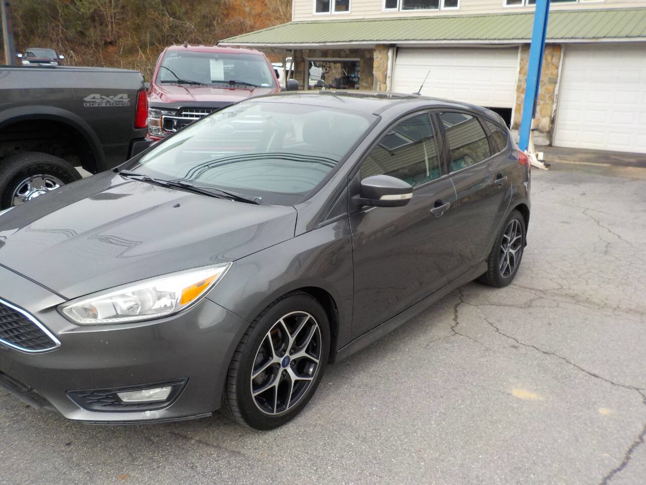 Used 2015 Ford Focus SE w/ SE Sport Package image 3