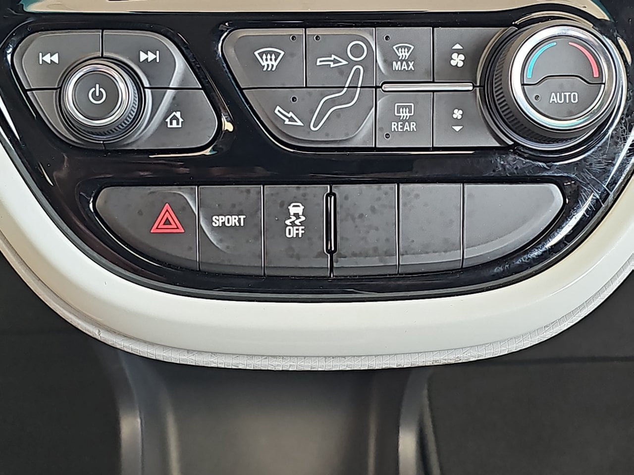Certified 2020 Chevrolet Bolt Premier w/ Infotainment Package FWD image 27