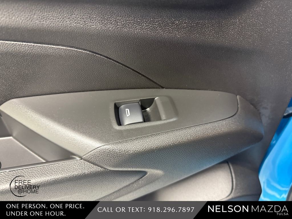 Used 2025 Chevrolet Trax RS w/ Driver Confidence Package image 35