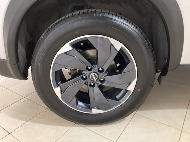Used 2024 Nissan Rogue SV image 27
