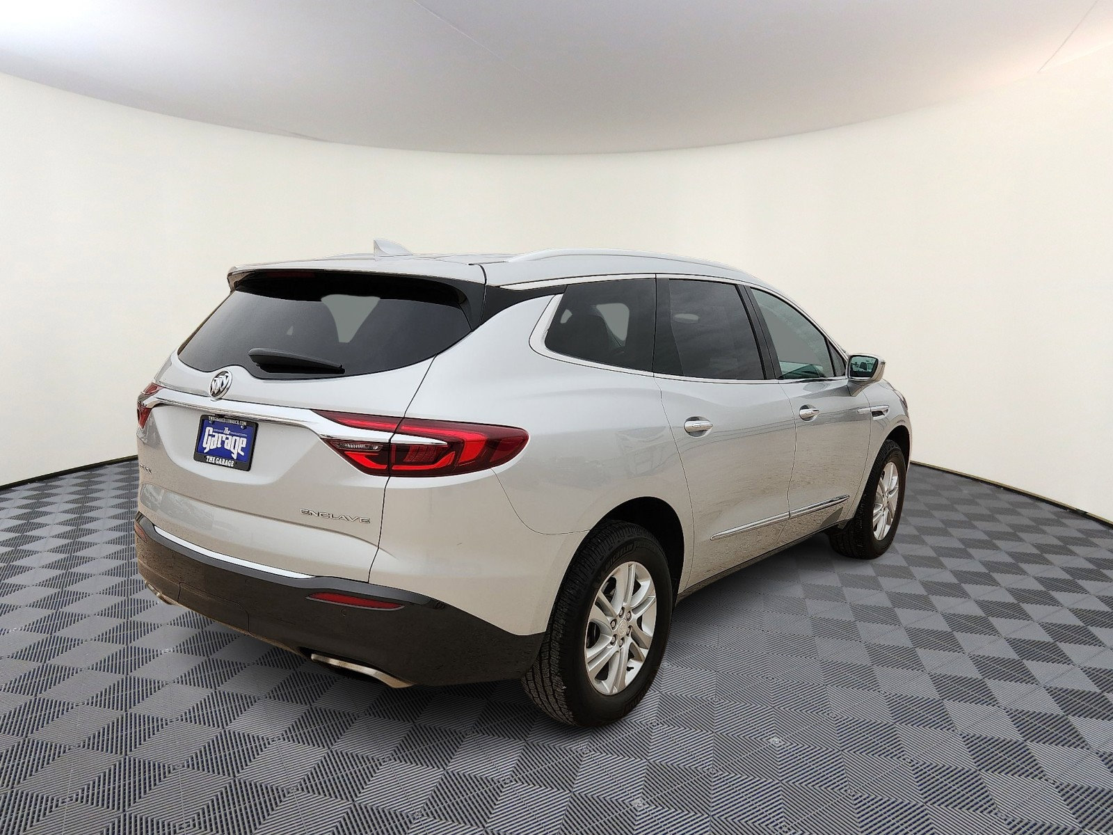 Used 2018 Buick Enclave Essence FWD image 4