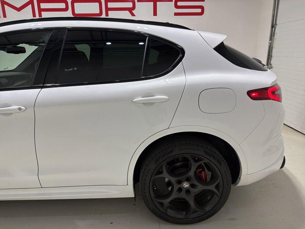 Used 2023 Alfa Romeo Stelvio Veloce AWD/4WD image 6