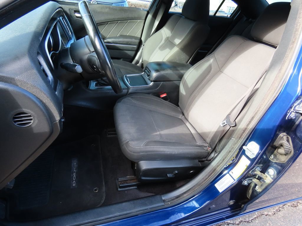 Used 2016 Dodge Charger SXT image 38