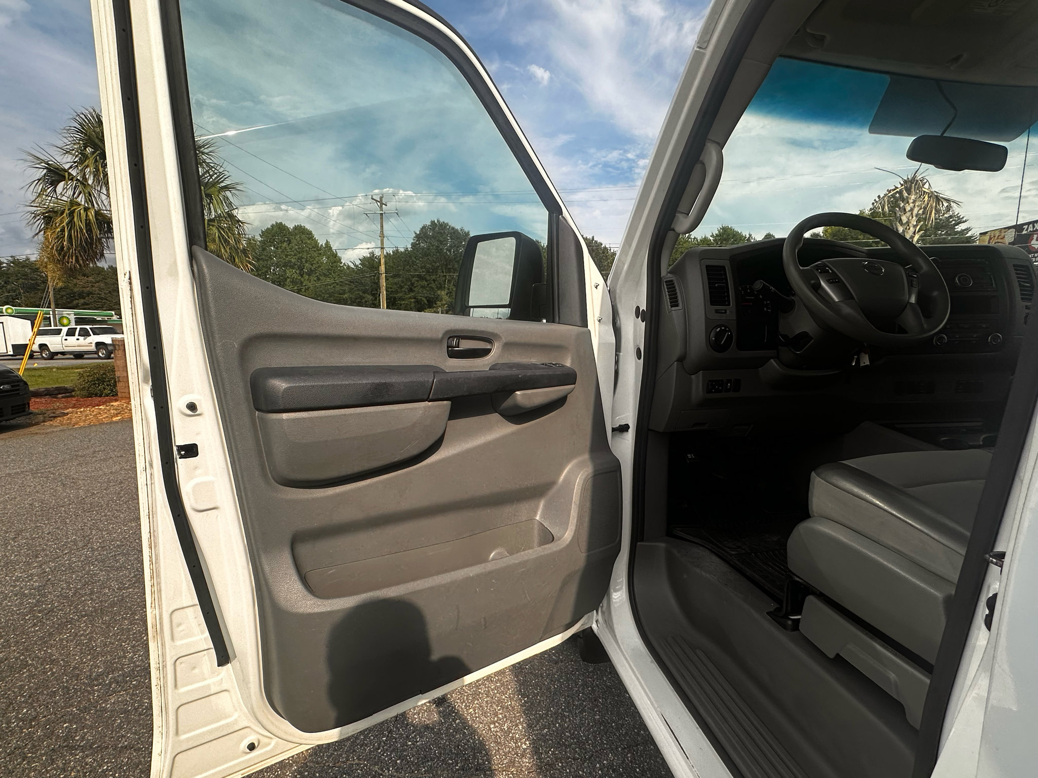 Used 2015 Nissan NV 2500 SV image 12