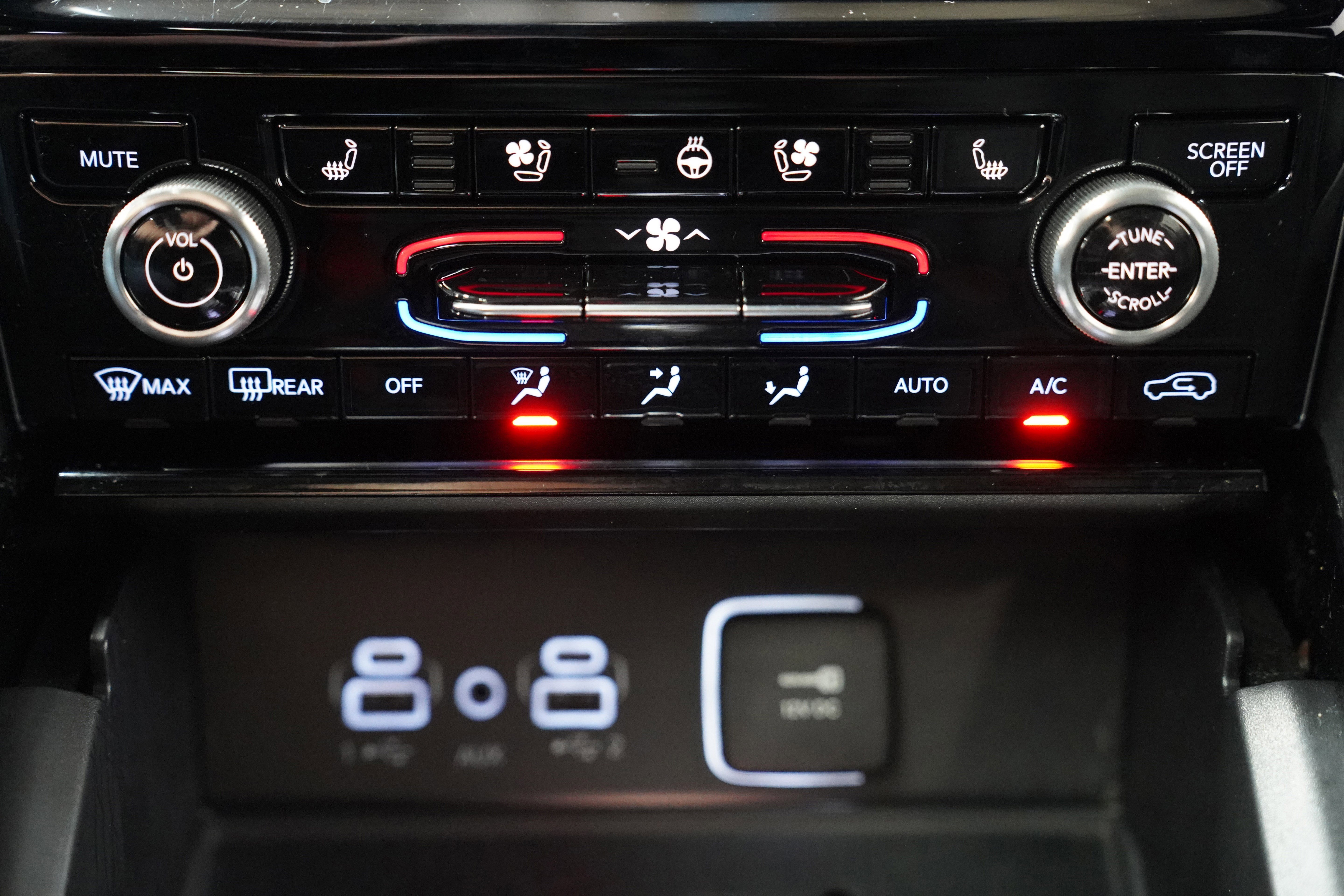 Used 2023 Jeep Grand Cherokee Overland w/ Advanced Protech Group III image 29