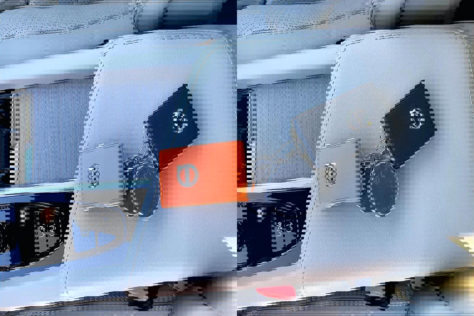 Used 2023 Volvo XC60 T8 Ultimate w/ Climate Package image 14