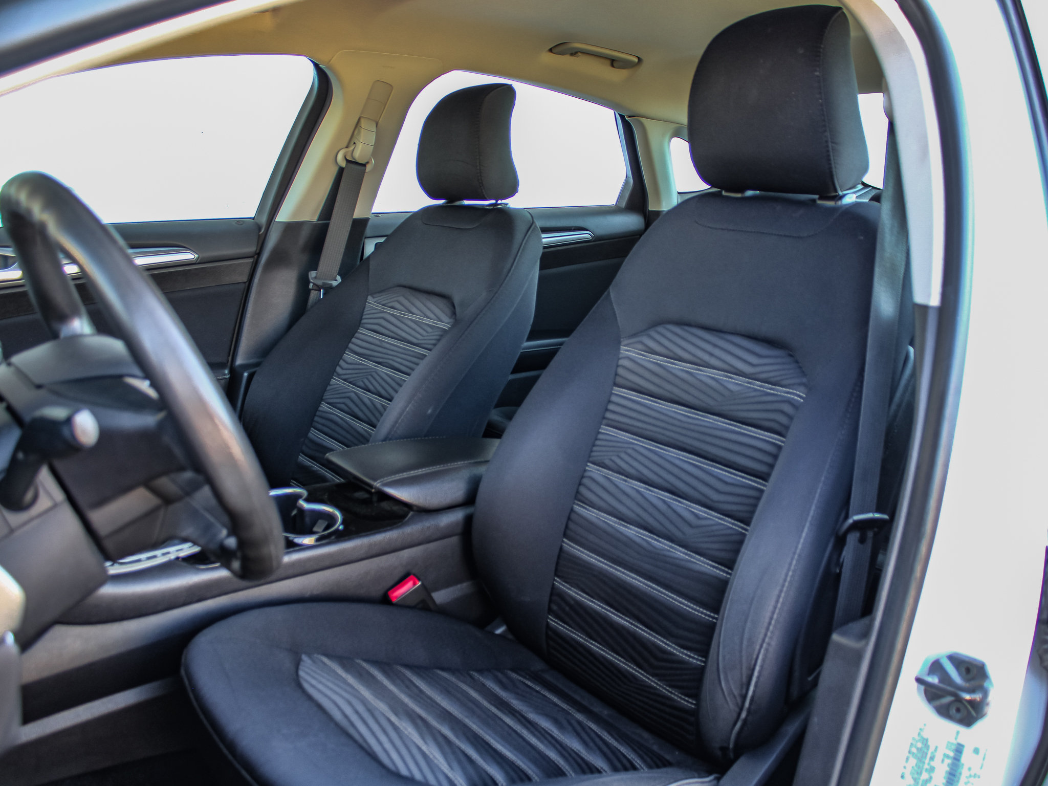 Used 2016 Ford Fusion SE FWD image 18