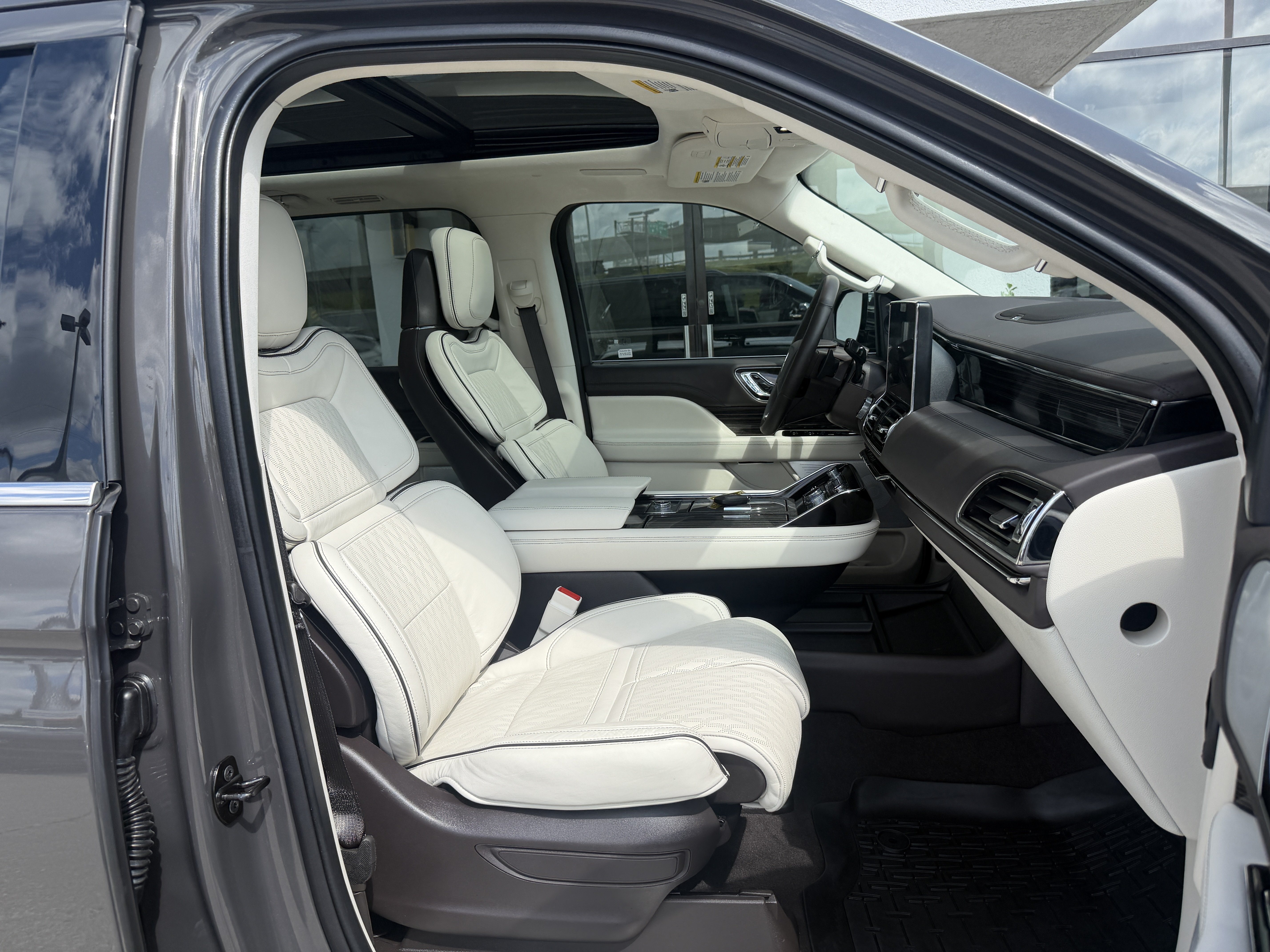 Used 2024 Lincoln Navigator L Black Label AWD/4WD image 23