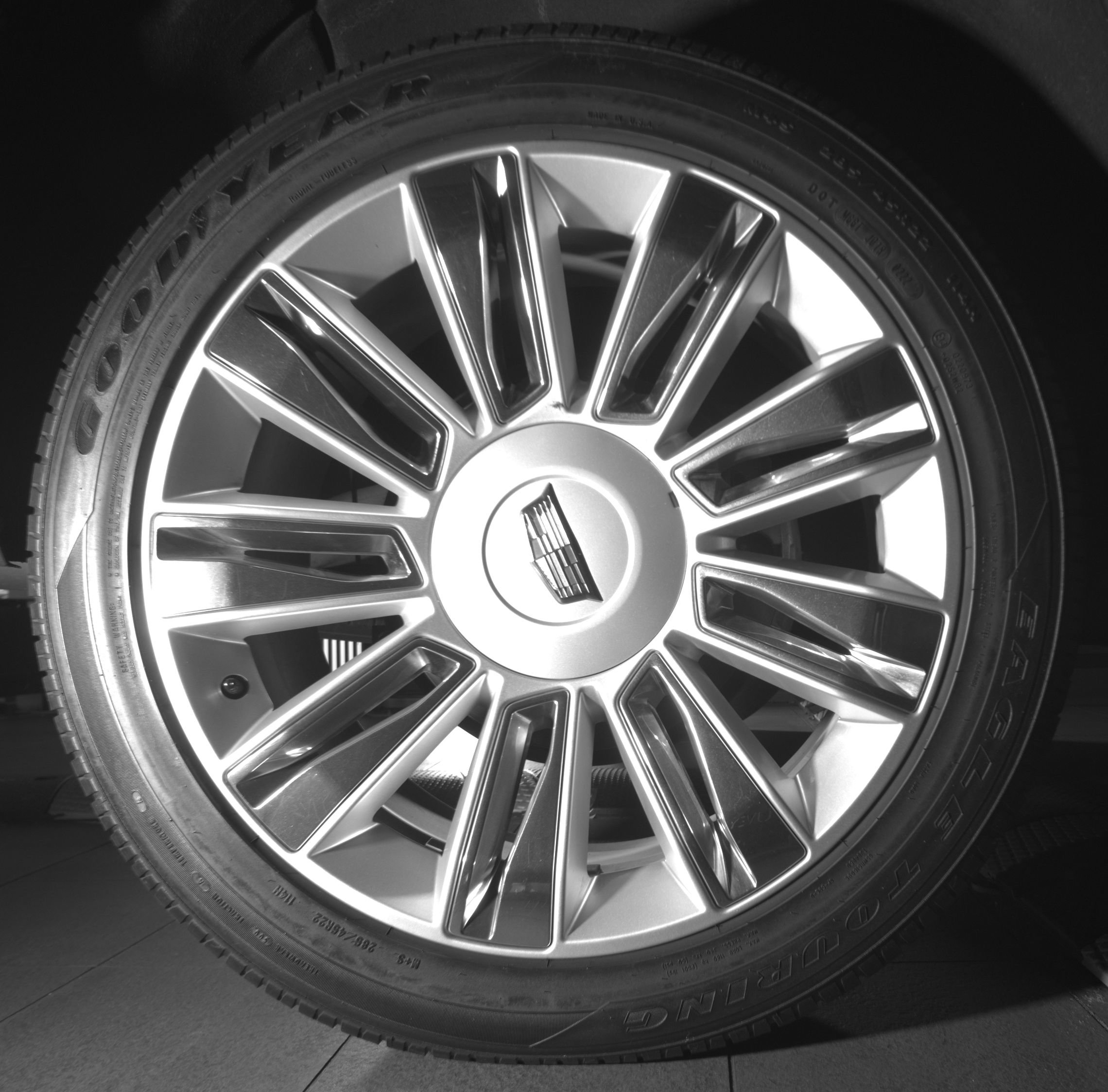Used 2018 Cadillac Escalade Platinum AWD/4WD image 12