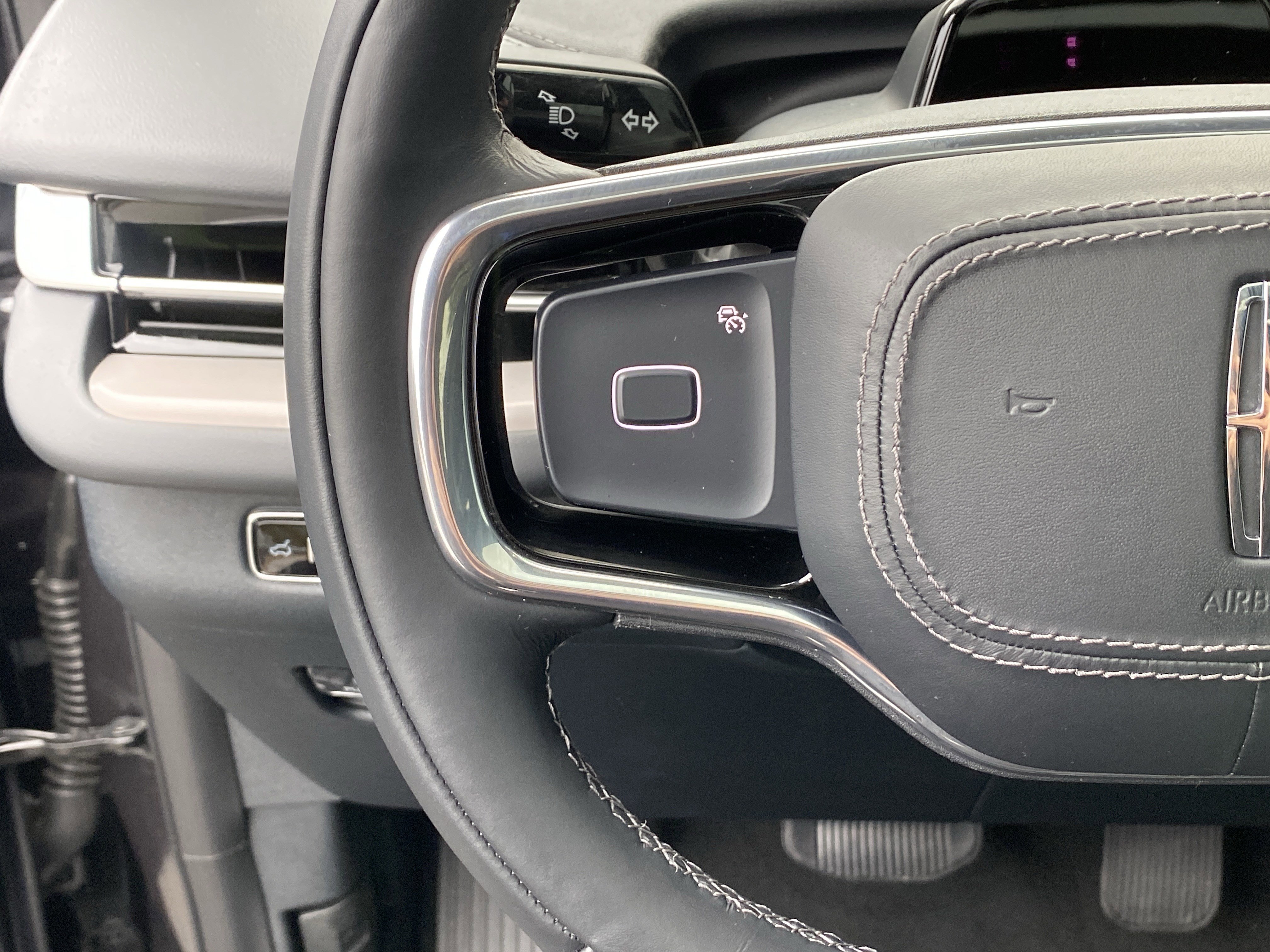 Used 2025 Lincoln Navigator Reserve w/ Jet Appearance Package image 27