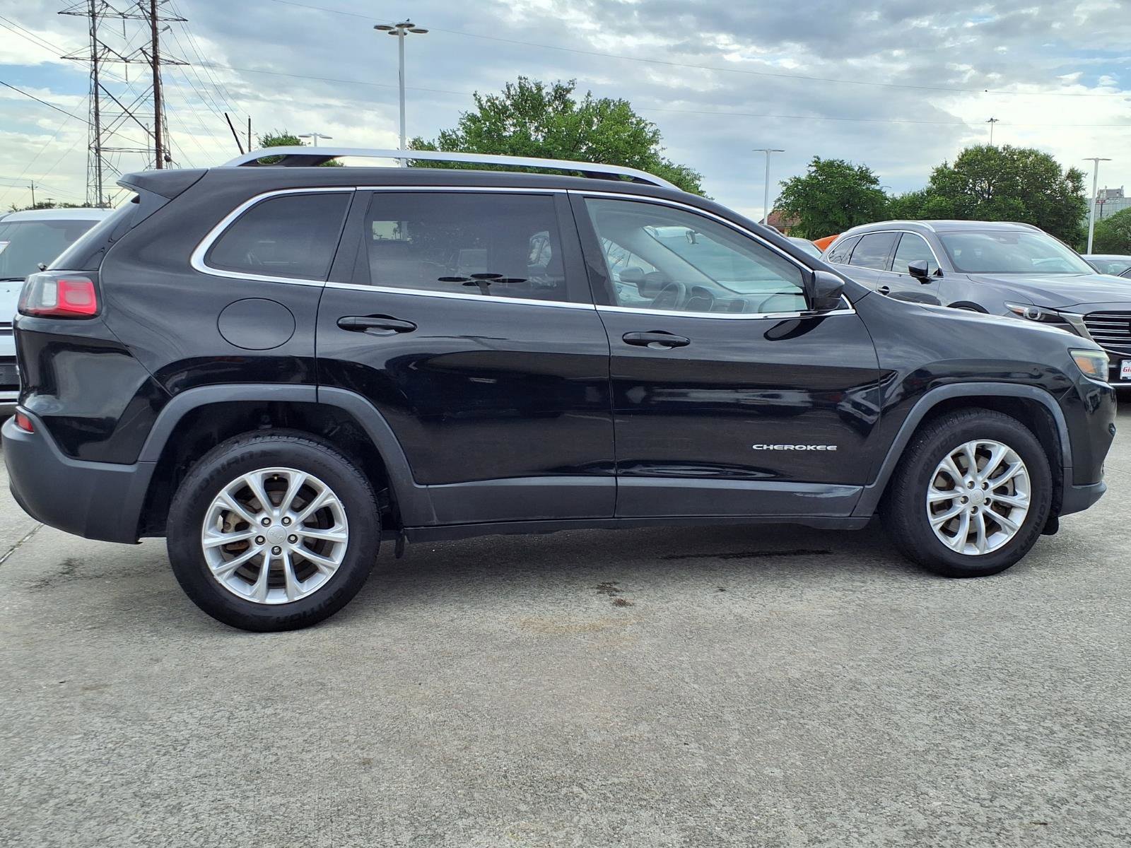 Used 2019 Jeep Cherokee Latitude w/ Popular Appearance Group FWD image 25