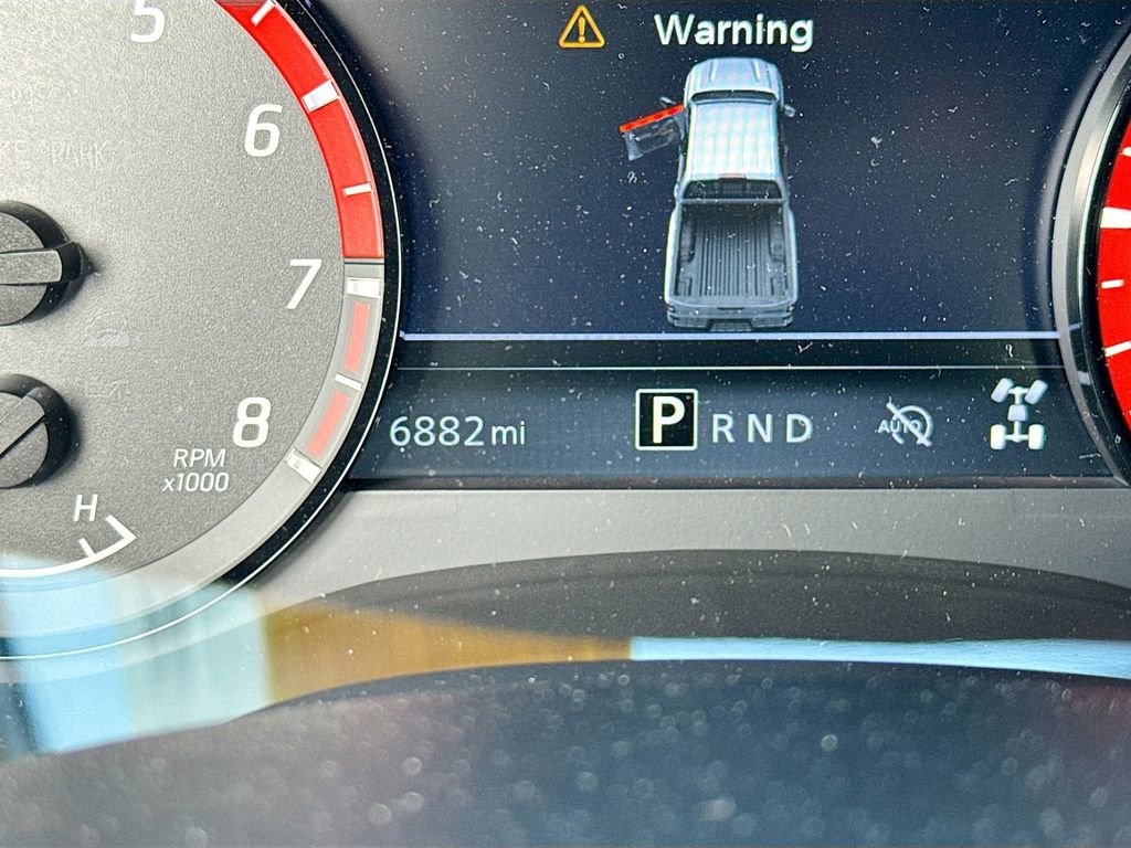 Used 2024 Nissan Frontier PRO-4X w/ Technology Package image 12