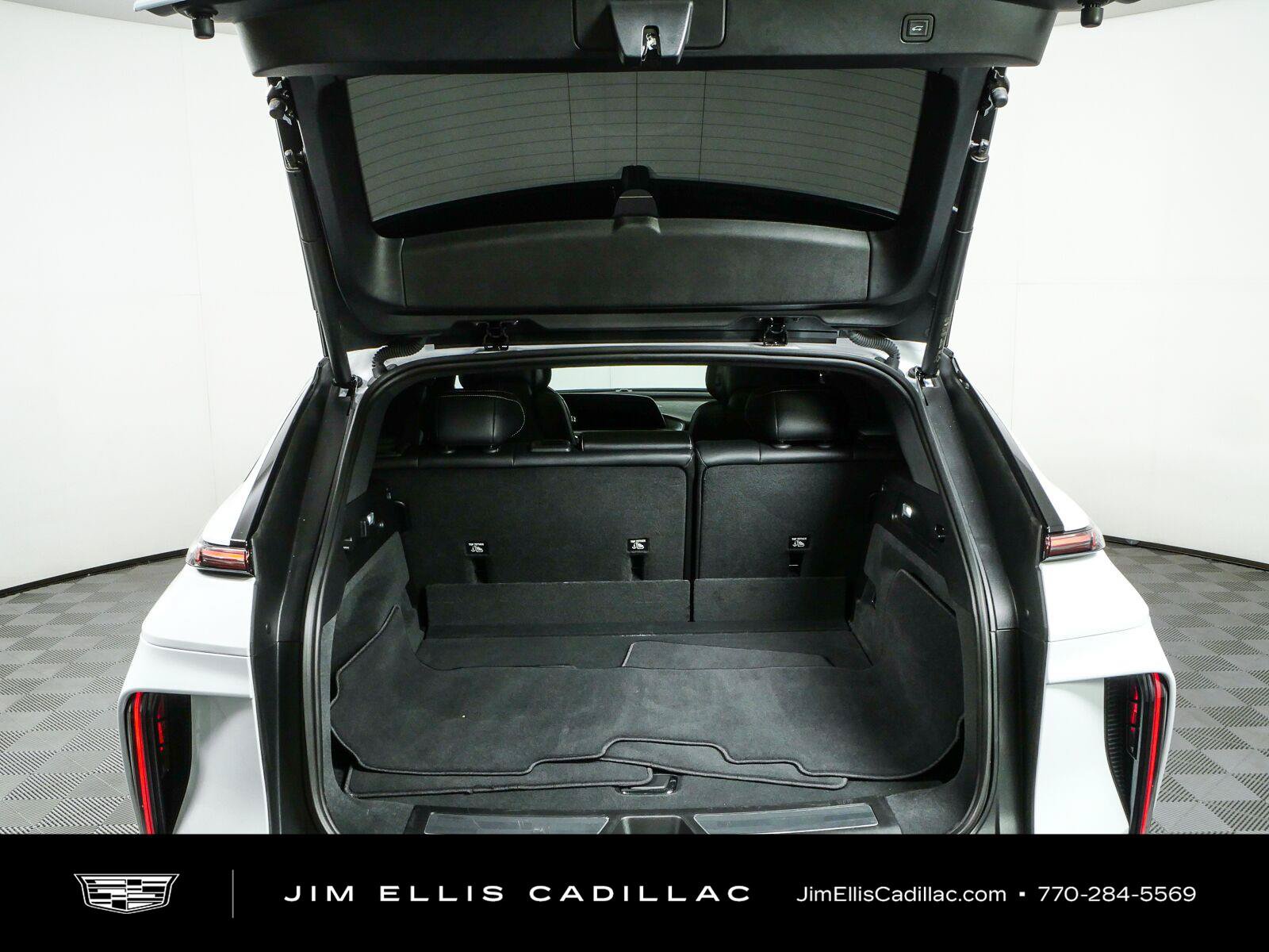 Used 2026 Cadillac Lyriq Sport RWD image 33