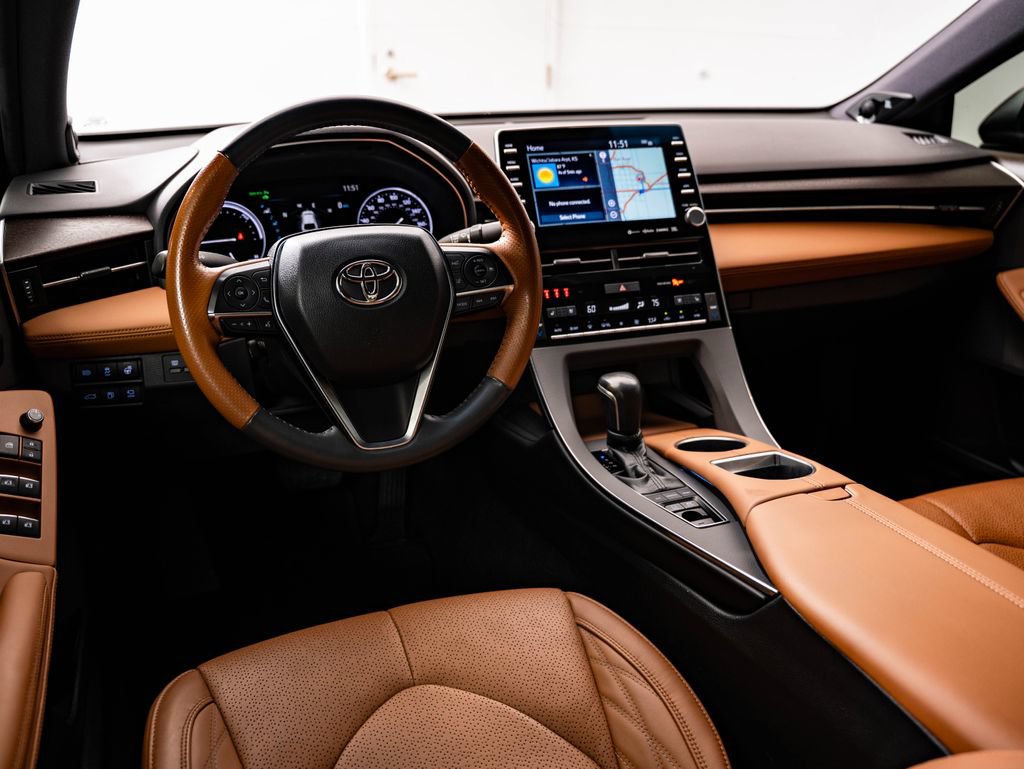 Used 2020 Toyota Avalon Limited w/ Advanced Safety Package FWD image 4