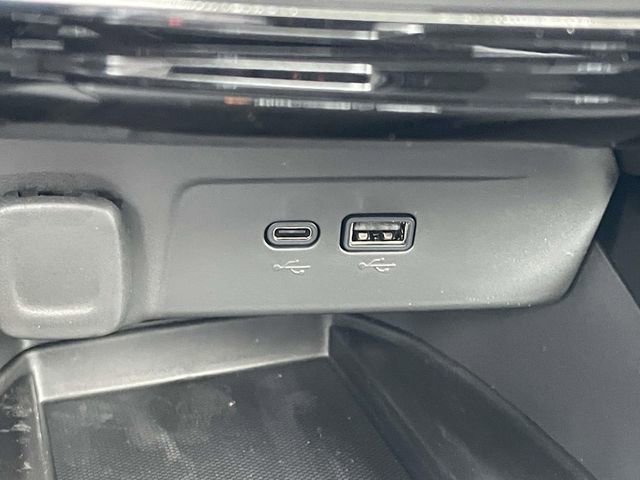 New 2026 Chevrolet Trax RS w/ Sunroof Package FWD image 15